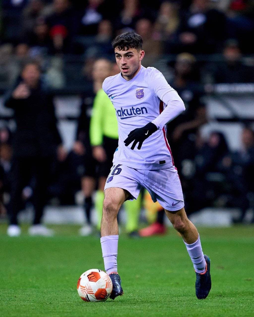 训练课后法兰克福刷新队史纪录——亚冠节点到来,球迷炸锅,控场能力成焦点 训练课后法兰克福刷新队史纪录——亚冠节点到来,球迷炸锅,控场能力成焦点